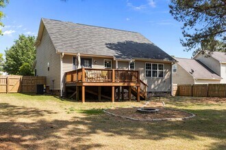 686 Colonial Hills Dr in Lillington, NC - Building Photo - Building Photo