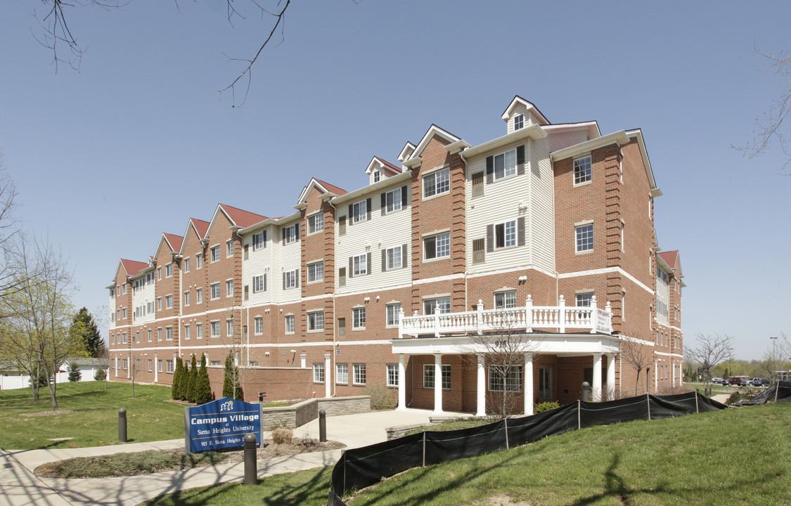 Campus Village at Siena Heights in Adrian, MI - Building Photo