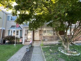 210 Front St in Hellertown, PA - Building Photo