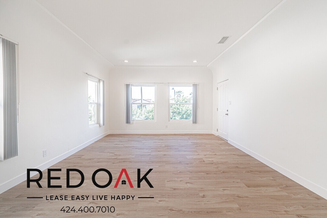 6135 Saturn St in Los Angeles, CA - Building Photo