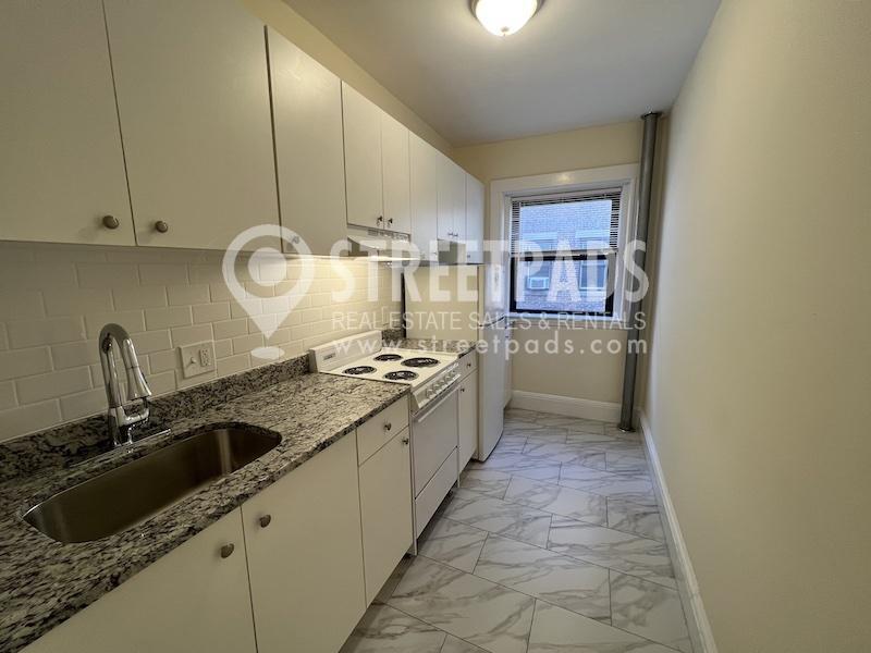 1315 Commonwealth Ave in Boston, MA - Building Photo