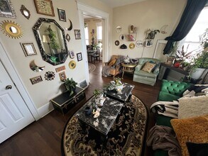 506 E Locust St in Milwaukee, WI - Building Photo - Building Photo