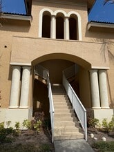 8950 Sandshot Ct, Unit Side B in Port St. Lucie, FL - Foto de edificio - Building Photo