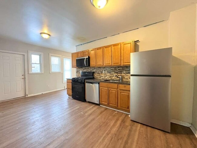 253 W Ivy St in New Haven, CT - Foto de edificio - Building Photo