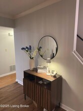 10017 Lauralynn Ct in Louisville, KY - Building Photo - Building Photo