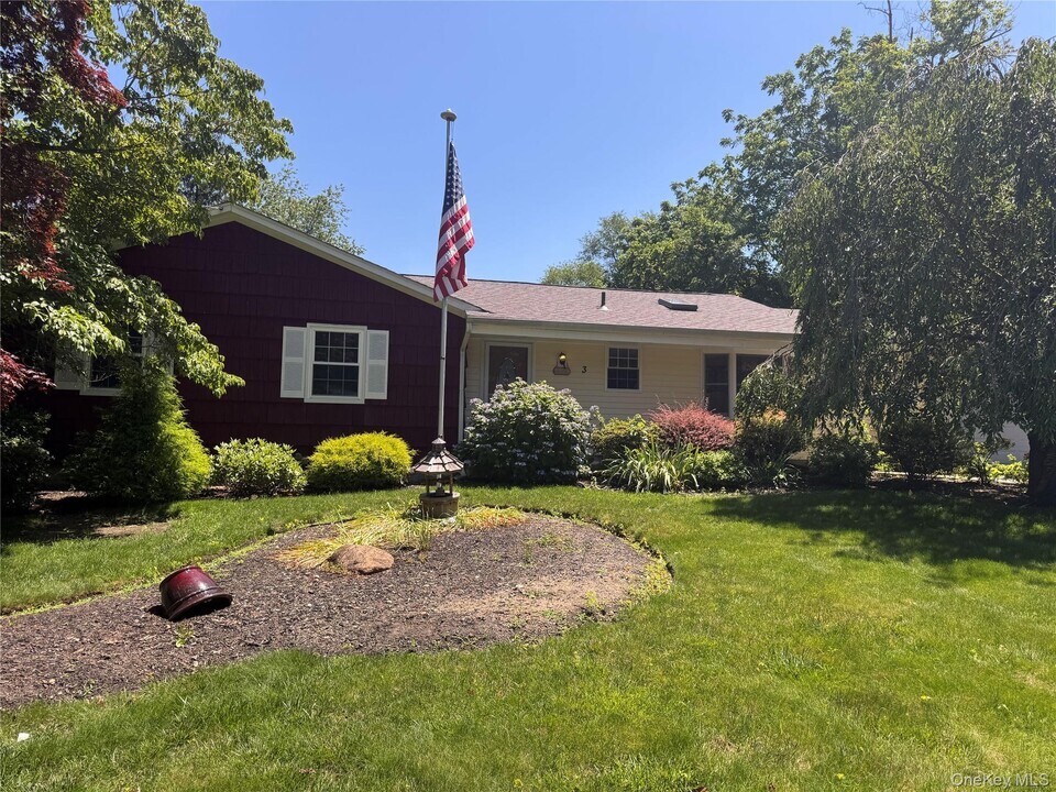 3 Janis Ln in Rocky Point, NY - Building Photo