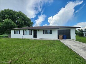13238 Second St in Ft. Myers, FL - Building Photo