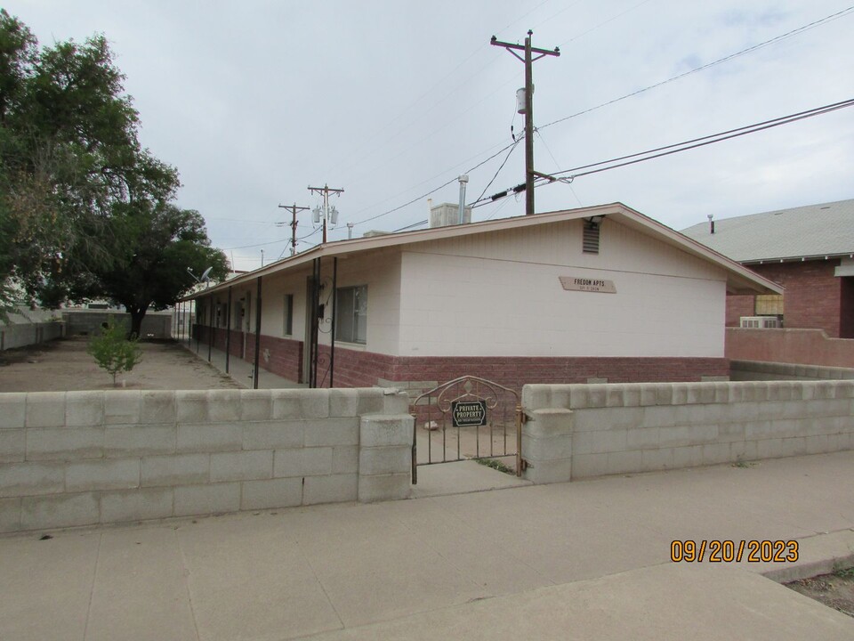 114 S Iron St in Deming, NM - Building Photo