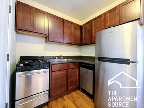 816 W Cornelia Ave, Unit 102 in Chicago, IL - Building Photo - Building Photo