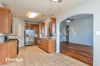 5006 Creekside Ave in Baytown, TX - Foto de edificio - Building Photo