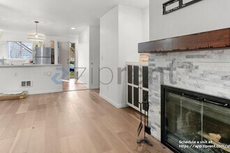 402 4th Ave. in Kirkland, WA - Foto de edificio - Building Photo