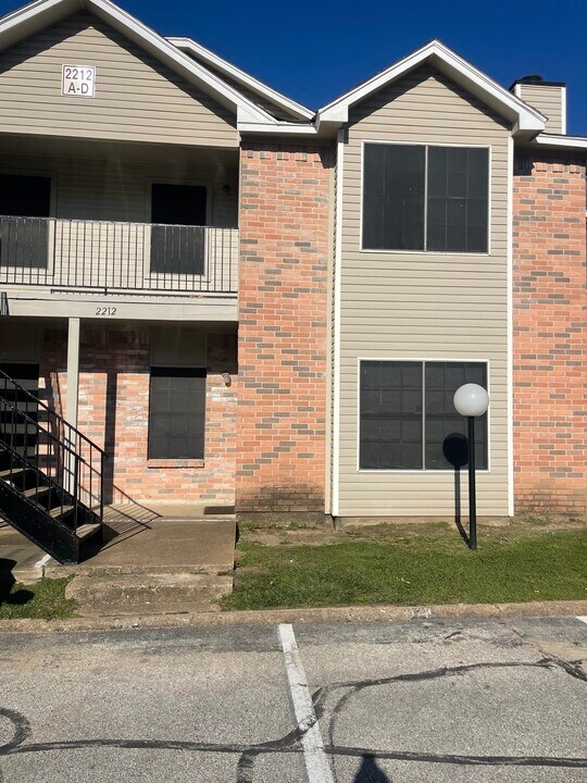 2263 Millstone Dr, Unit Unit B in Houston, TX - Building Photo