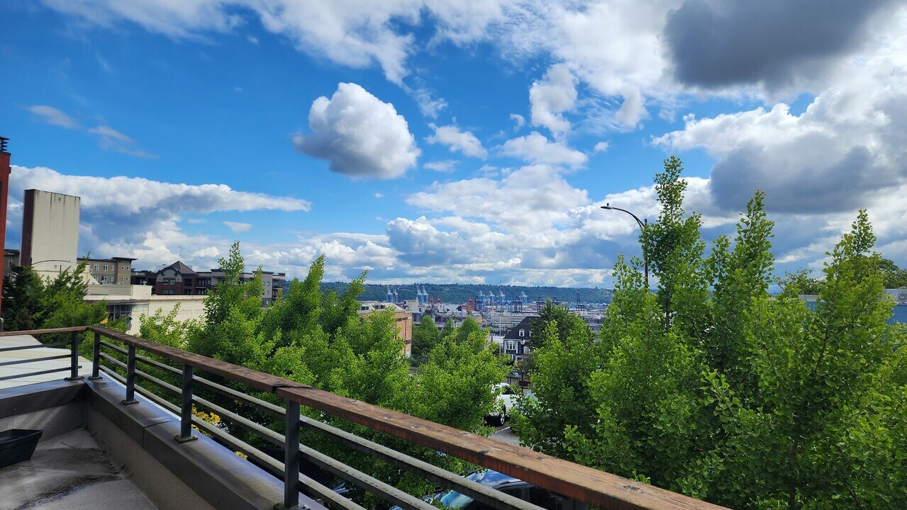616 S Baker St in Tacoma, WA - Building Photo