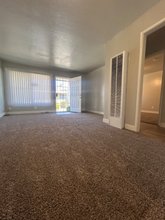 3323 E Clinton Ave in Fresno, CA - Building Photo - Building Photo