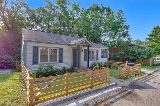 845 Oak St NW in Atlanta, GA - Building Photo - Building Photo