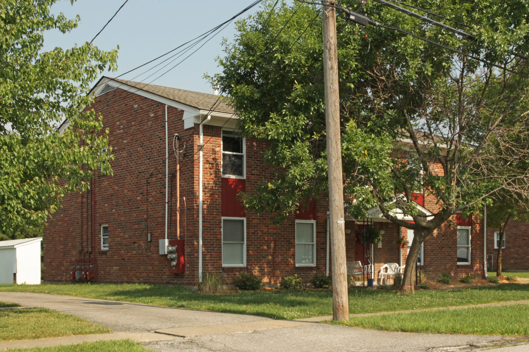 9709 Hudson Ln in Louisville, KY - Foto de edificio