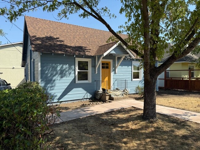 property at 1069 E Main St