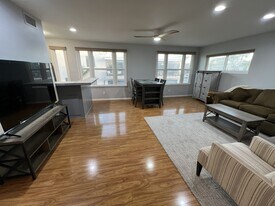 6726 E Bay Shore Walk, Unit 6726-B in Long Beach, CA - Building Photo