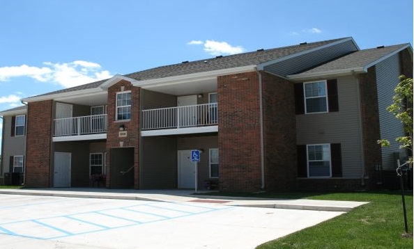 Connie Jean Crossing I & II in Garrett, IN - Foto de edificio