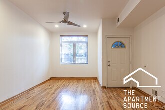 1224 W Augusta Blvd, Unit 1 in Chicago, IL - Building Photo - Building Photo
