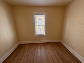 2006 W Lincoln Ave in Milwaukee, WI - Building Photo - Building Photo