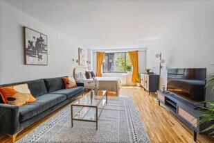 417 E 83rd St in New York, NY - Building Photo