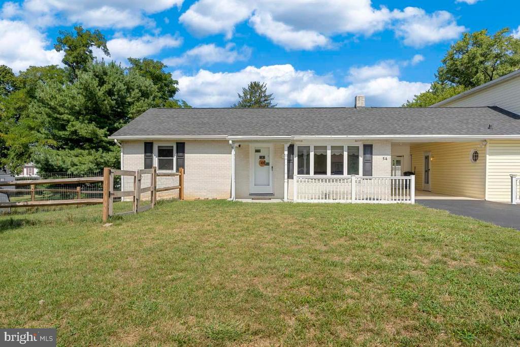 54 W Henrietta St in Smithsburg, MD - Building Photo