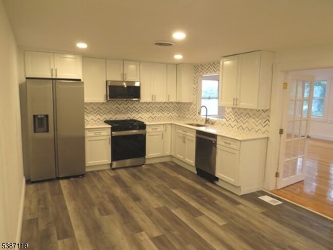 84 Corabelle Ave in Lodi, NJ - Building Photo - Building Photo