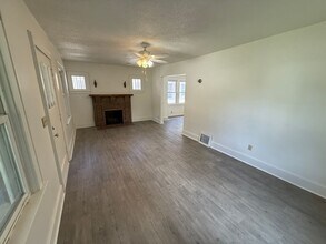 734 W Scott St in Springfield, MO - Building Photo - Building Photo
