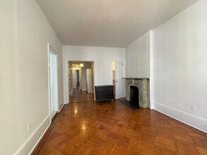 111 E 60th St in New York, NY - Building Photo - Building Photo