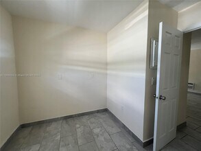 2760 SW 2nd St in Fort Lauderdale, FL - Foto de edificio - Building Photo