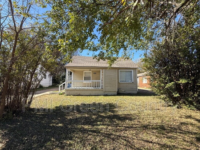 property at 2432 N Quincy Ave