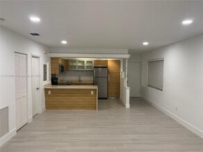 315 Majorca Ave in Coral Gables, FL - Foto de edificio - Building Photo