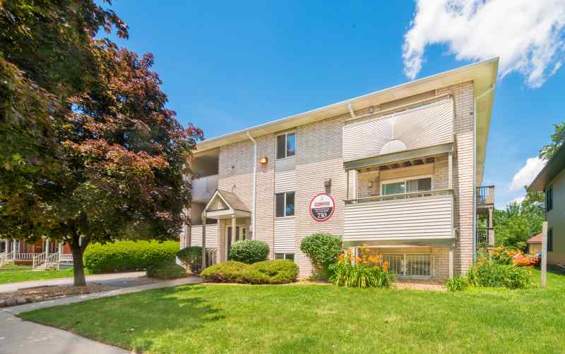 Ionia Street Apartments in Lansing, MI - Foto de edificio