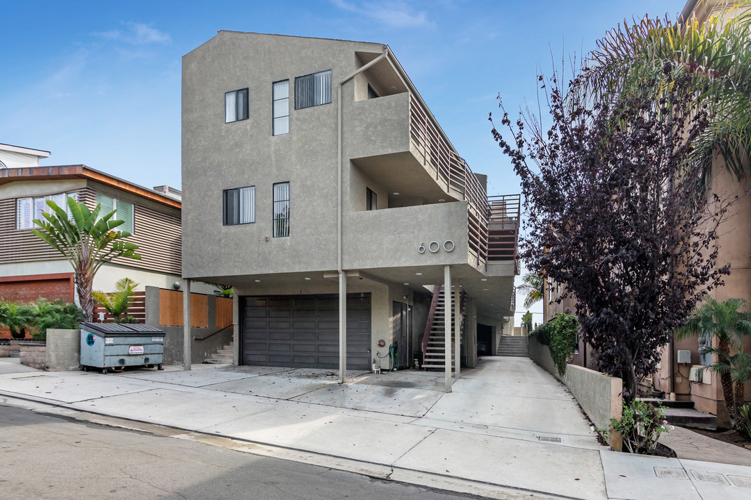 600 1st St in Hermosa Beach, CA - Building Photo