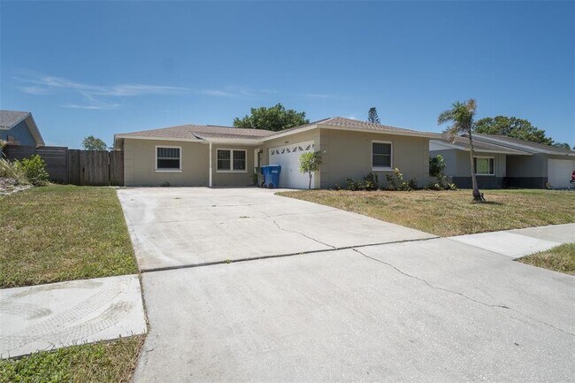 12813 128th Ave N in Largo, FL - Building Photo - Building Photo