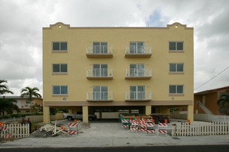 282 NW 57th Ave in Miami, FL - Foto de edificio - Building Photo