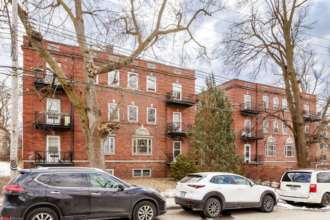 4890 Édouard-Montpetit Boul in Montréal, QC - Building Photo - Building Photo