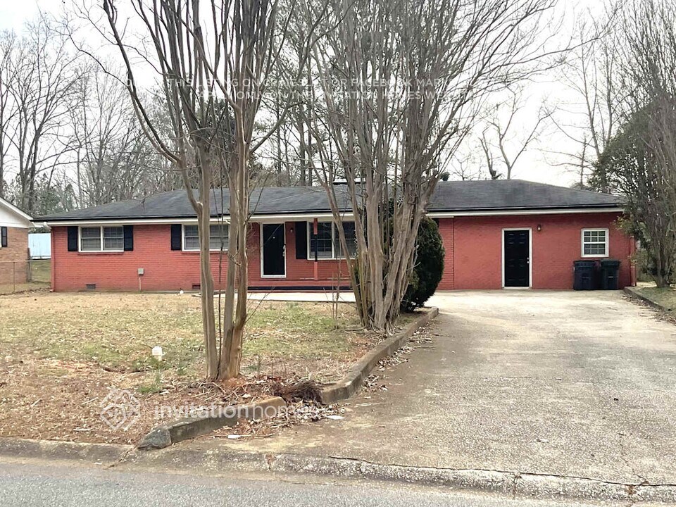 671 Ayres Rd in Mableton, GA - Building Photo