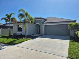 7033 King Crk Dr in Sun City Center, FL - Building Photo