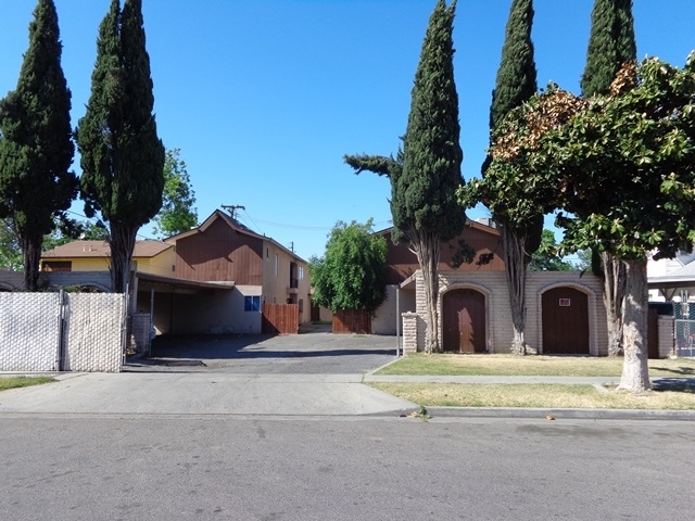 1505 E Yale Ave in Fresno, CA - Foto de edificio