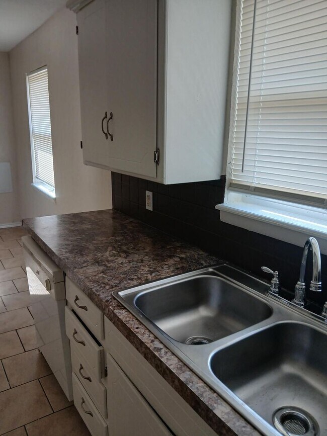 2312 NW 46th St