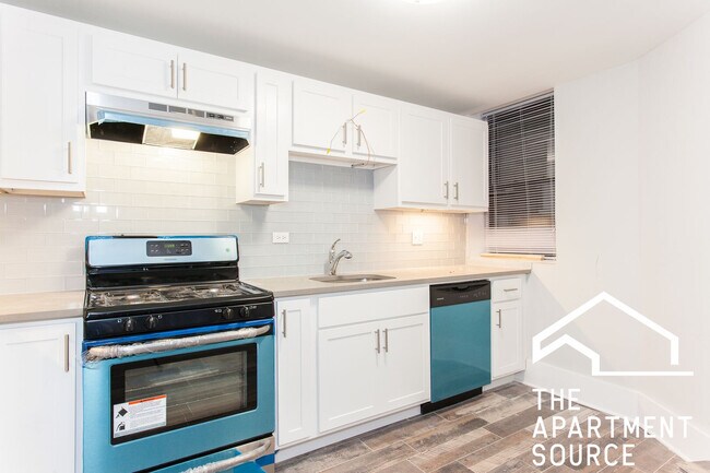 2922 W Logan Blvd, Unit GDN in Chicago, IL - Building Photo - Building Photo
