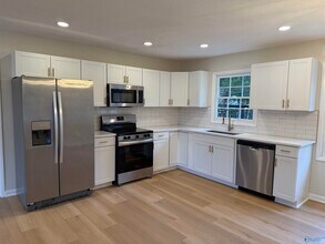 1002 Parcus Rd SE in Huntsville, AL - Foto de edificio - Building Photo