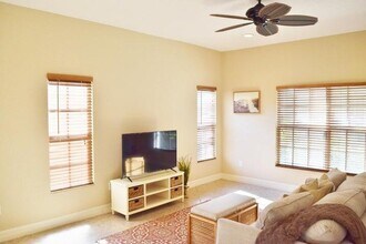 295 NE 5th Ave in Delray Beach, FL - Building Photo - Building Photo