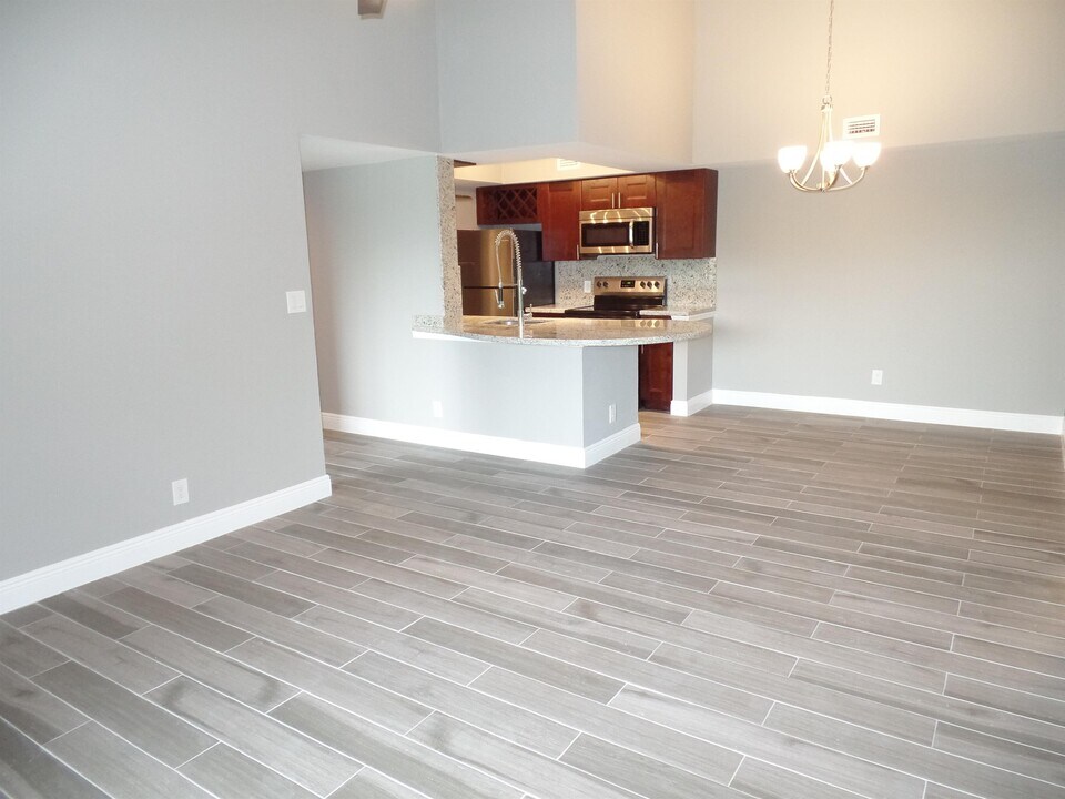 5654 Rock Island Rd in Tamarac, FL - Building Photo