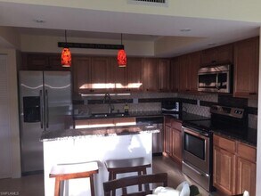 1860 Bald Eagle Dr in Naples, FL - Foto de edificio - Building Photo