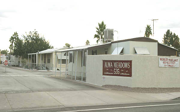 Alma Meadows in Mesa, AZ - Foto de edificio