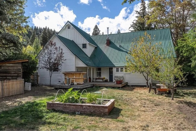 540 S Lincoln St in Sierraville, CA - Foto de edificio - Building Photo