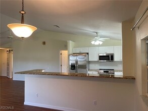 5731 Rose Garden Rd in Cape Coral, FL - Foto de edificio - Building Photo